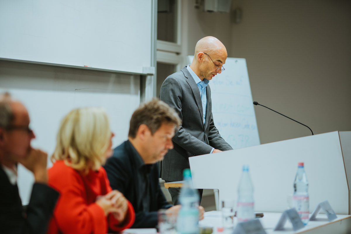 Demokratie und Nachhaltigkeit: 230 Interessierte diskutierten beim 19. Nachhaltigkeitsforum der HWR Berlin am 4. November. Gastredner war Robert Habeck, Bundesvorsitzender der Grünen.