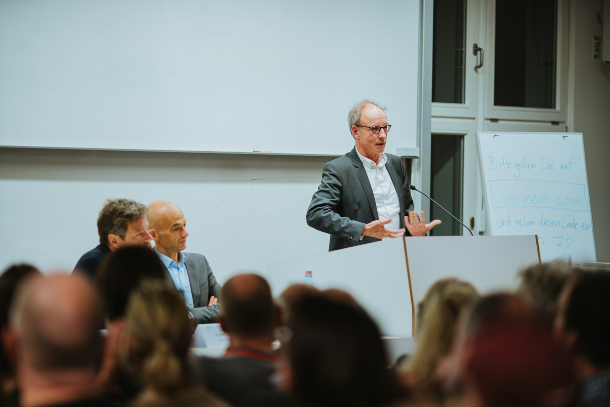 Demokratie und Nachhaltigkeit: 230 Interessierte diskutierten beim 19. Nachhaltigkeitsforum der HWR Berlin am 4. November. Gastredner war Robert Habeck, Bundesvorsitzender der Grünen.