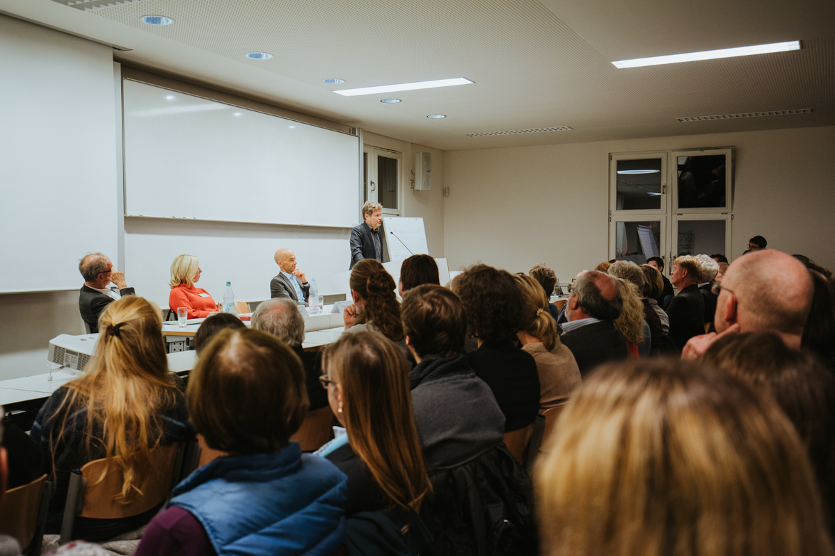Demokratie und Nachhaltigkeit: 230 Interessierte diskutierten beim 19. Nachhaltigkeitsforum der HWR Berlin am 4. November. Gastredner war Robert Habeck, Bundesvorsitzender der Grünen.
